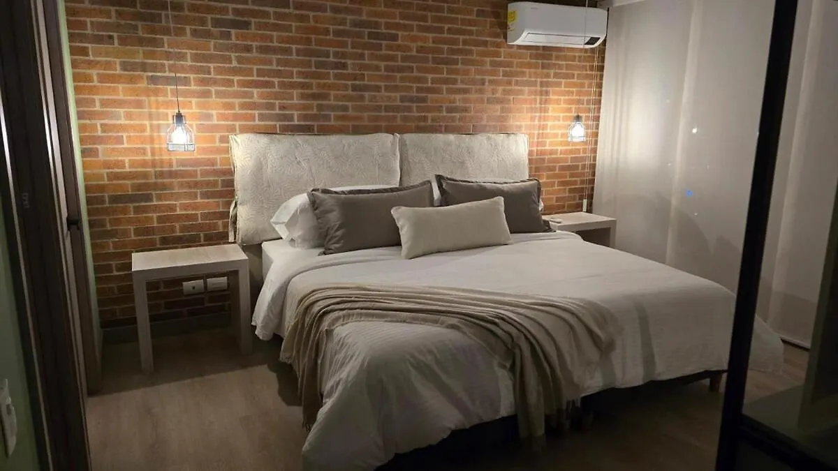 메딜린 New In Laurels With Air , Loft Type, Giant Tv 아파트