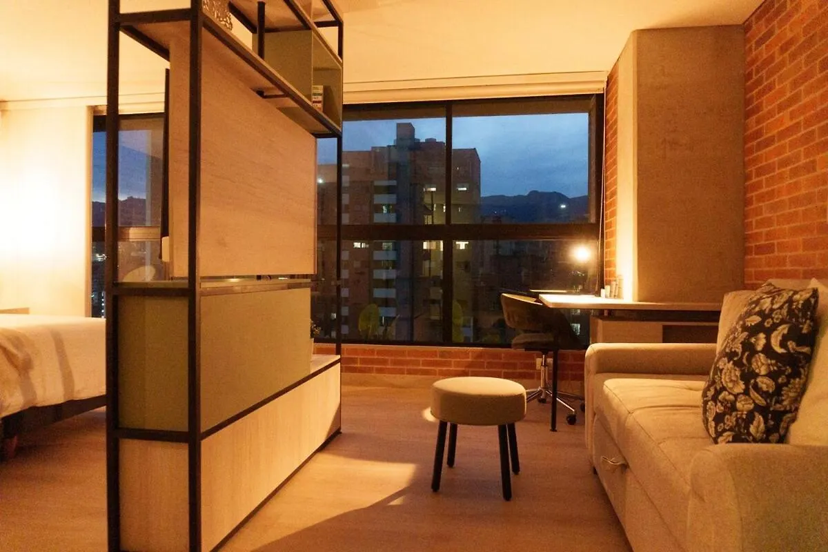 메딜린 New In Laurels With Air , Loft Type, Giant Tv 아파트