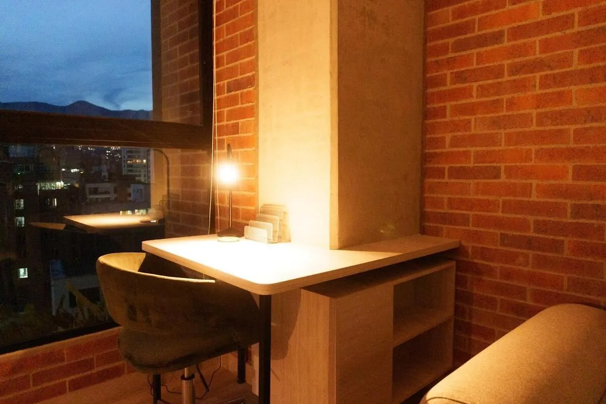 메딜린 New In Laurels With Air , Loft Type, Giant Tv 아파트