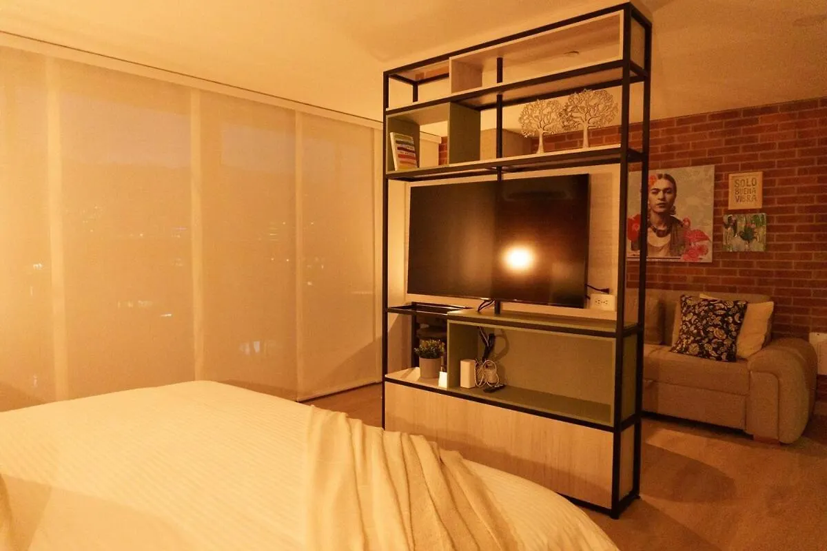 메딜린 New In Laurels With Air , Loft Type, Giant Tv 아파트